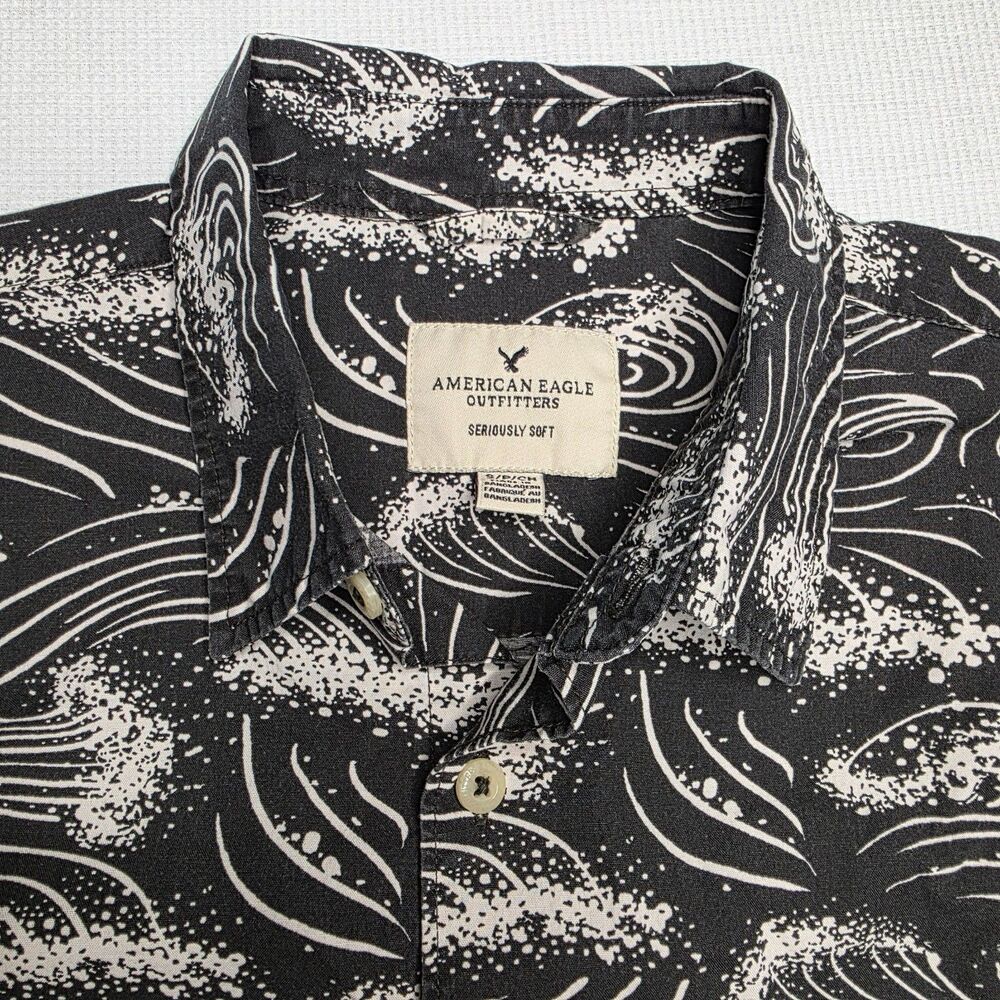 American Eagle Men’s Wave Print Shirt SMALL Black White Cotton Button Down